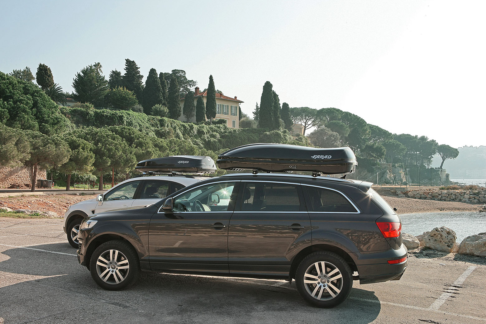 Roof boxes | More space to travel | FARAD